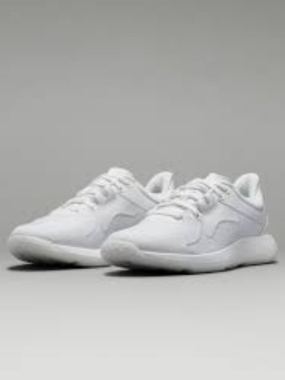 Lululemon strongfeel shoes/white/like new
